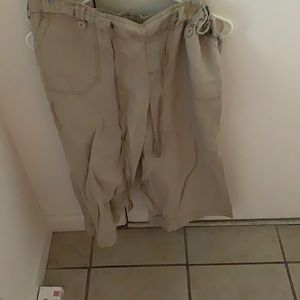 Mother hood khaki capris size medium